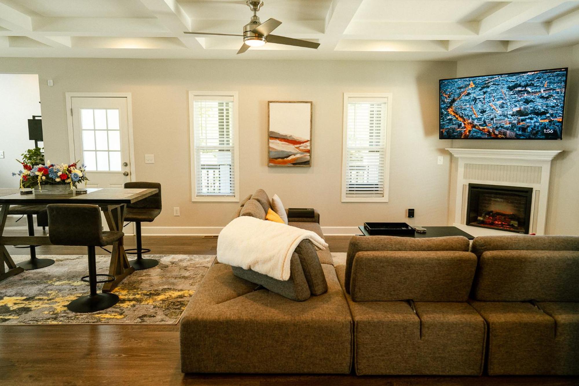 Enjoy This Mini-Mansion Near Downtown And The Airport! Atlanta Eksteriør bilde