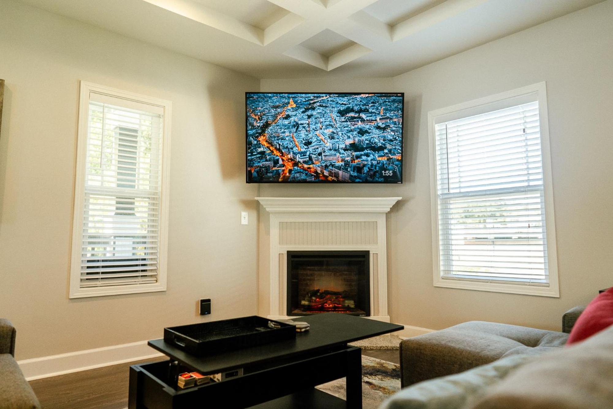 Enjoy This Mini-Mansion Near Downtown And The Airport! Atlanta Eksteriør bilde