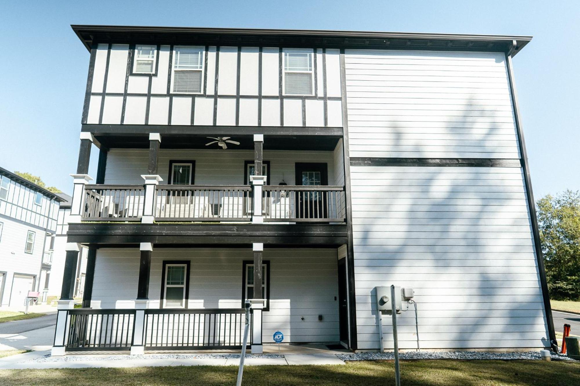 Enjoy This Mini-Mansion Near Downtown And The Airport! Atlanta Eksteriør bilde