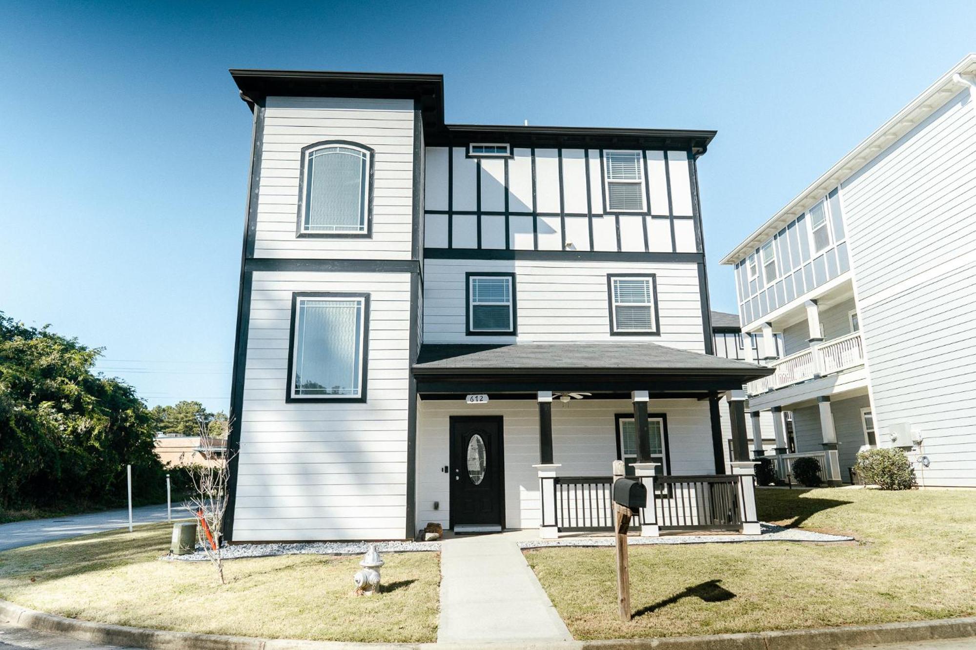 Enjoy This Mini-Mansion Near Downtown And The Airport! Atlanta Eksteriør bilde