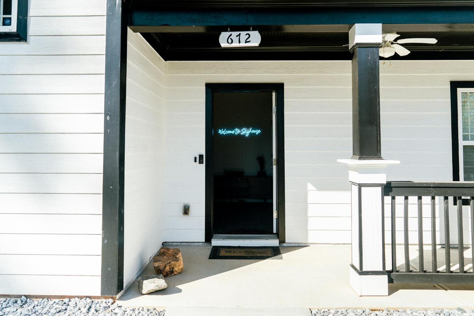 Enjoy This Mini-Mansion Near Downtown And The Airport! Atlanta Eksteriør bilde